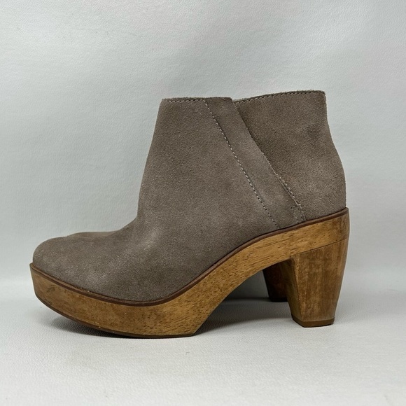KDB Kelsi Dagger Brooklyn sz 6 M Tan Suede ankle booties wood sole heel - Picture 1 of 13